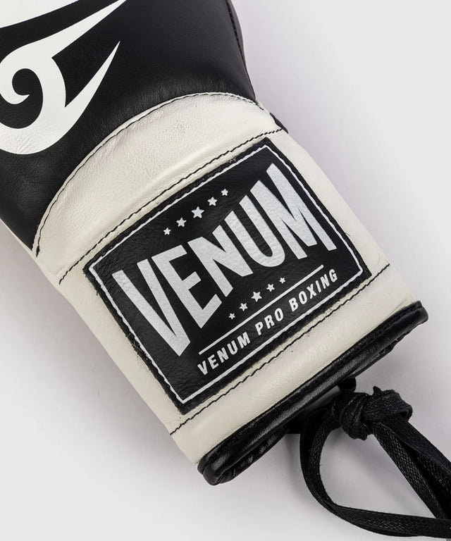 Venum x Mike Tyson Boxningshandskar Giant 2.0 Pro med snörslutsning – Svart/Vit