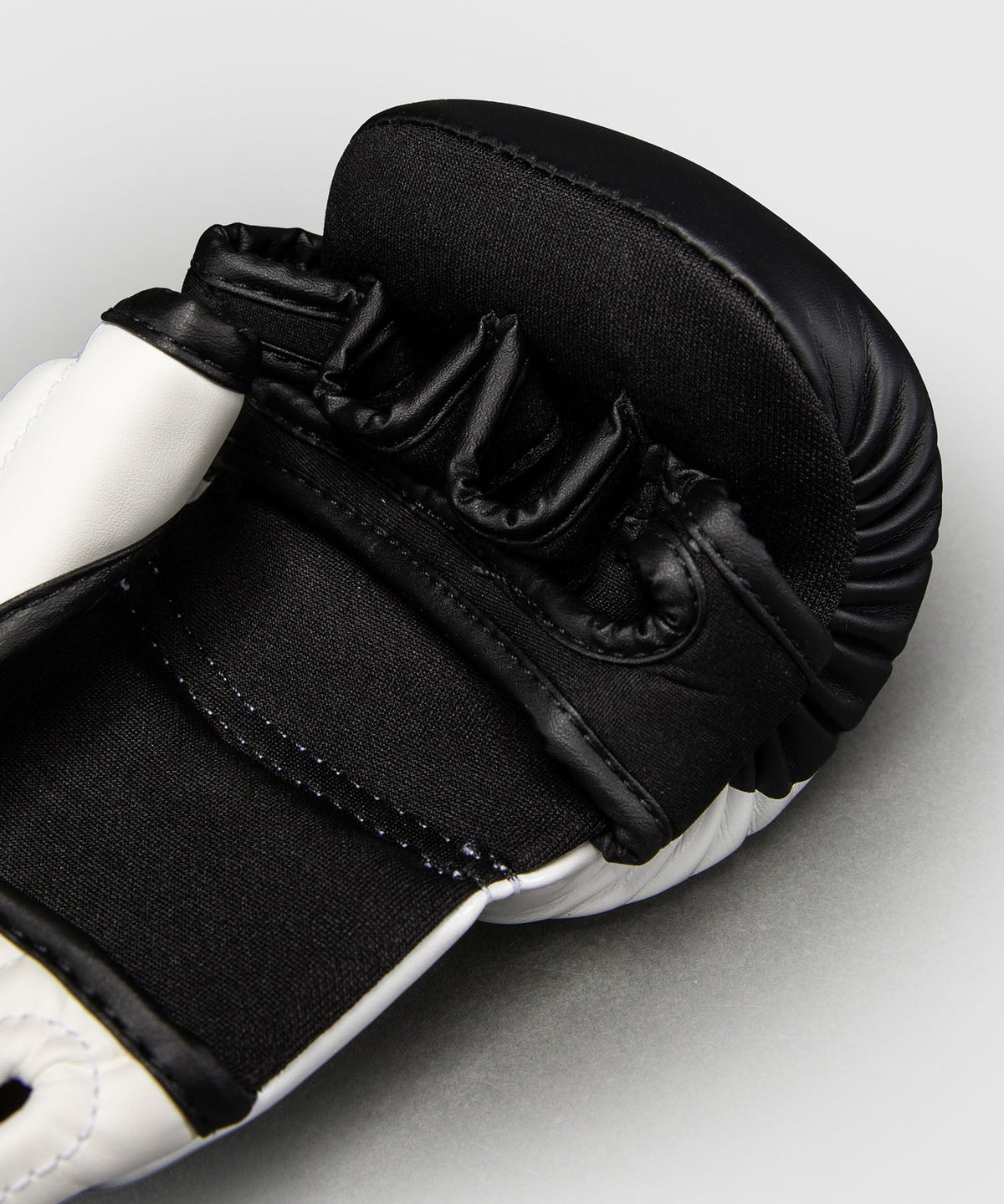 Venum MMA Handschoenen Attack 2.0 - Zwart/Wit