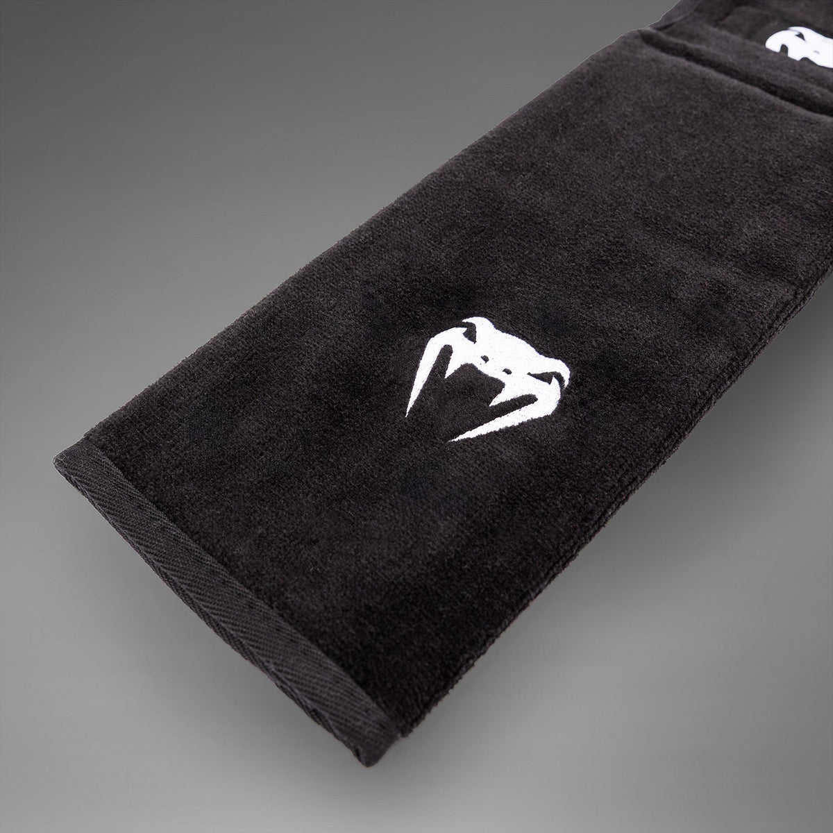Venum Lineup Handdoek - Zwart/Wit