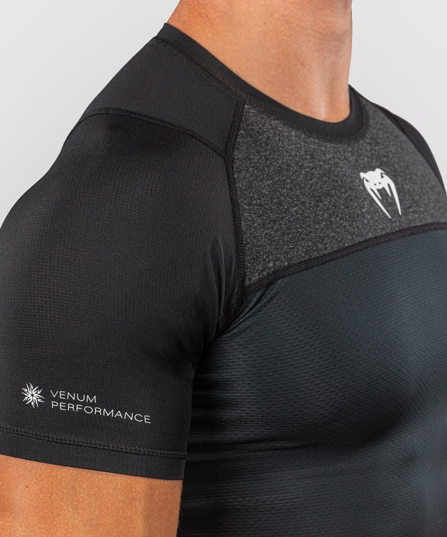 Rashguard Venum G-Fit Scale – Manches courtes – Noir