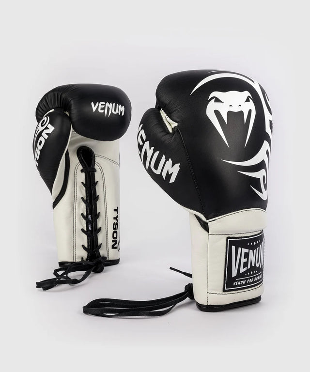Venum x Mike Tyson Boxningshandskar Giant 2.0 Pro med snörslutsning – Svart/Vit