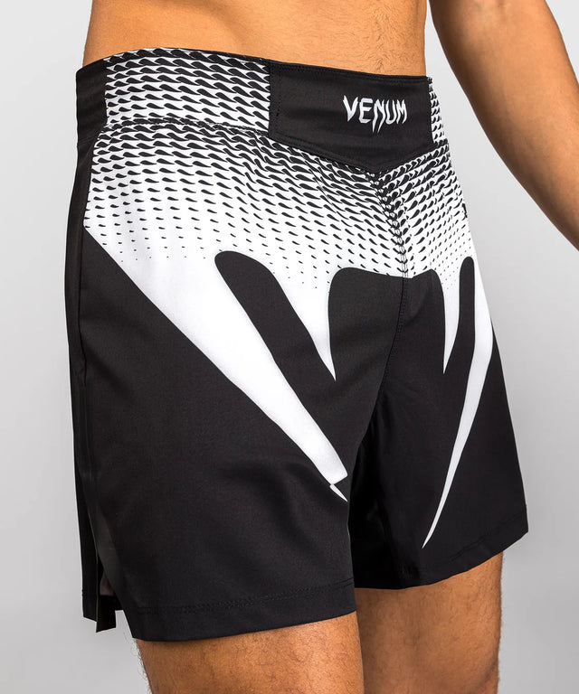 Calções de MMA Venum No Gi – Preto/Branco