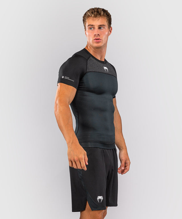 Rashguard Venum G-Fit Scale – Manches courtes – Noir