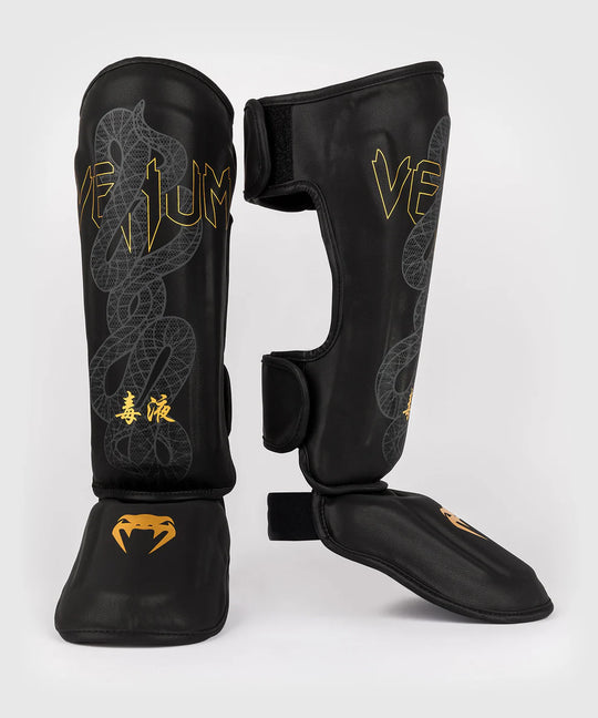 Venum Kickboks Scheenbeschermers Serpenti - Zwart