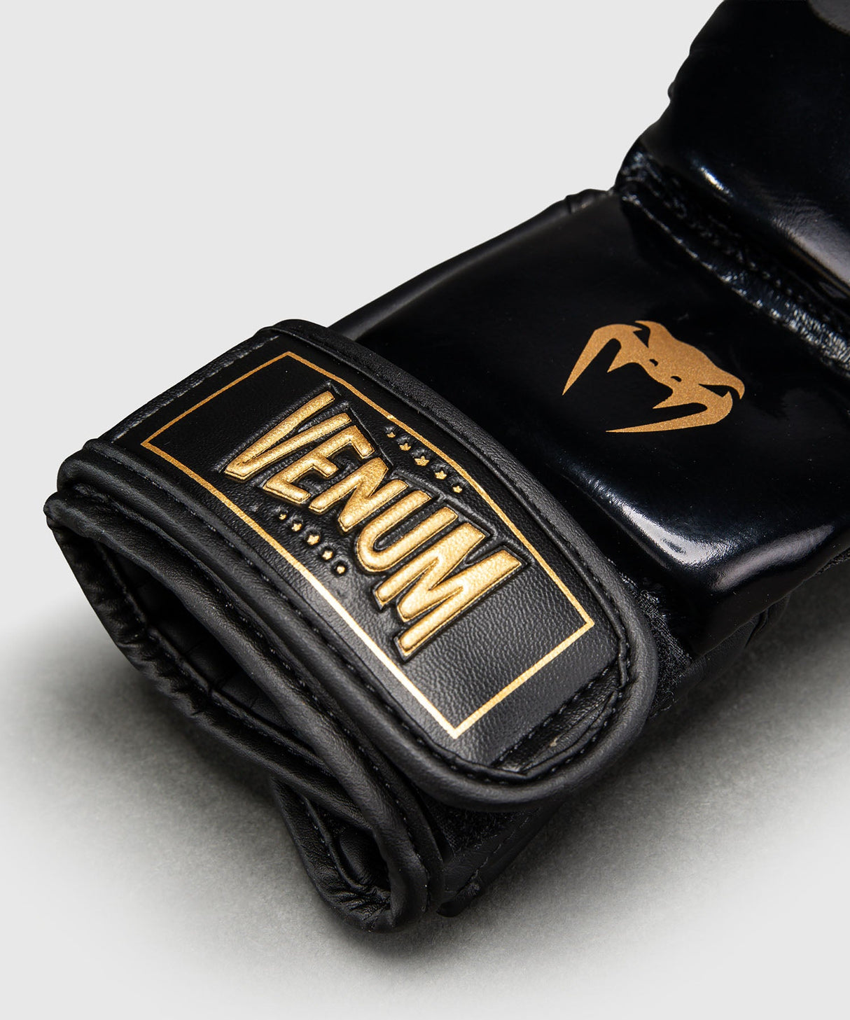 Venum MMA Handschoenen Attack 2.0 - Zwart/Goud