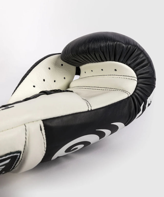 Venum x Mike Tyson Boxningshandskar Giant 2.0 Pro med snörslutsning – Svart/Vit