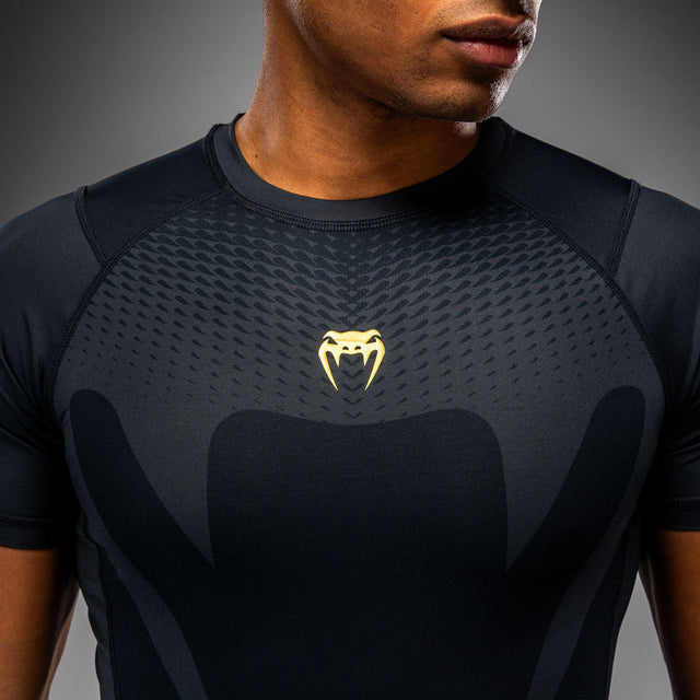 Venum Rashguard Attack Korte Mouwen - Zwart/Goud