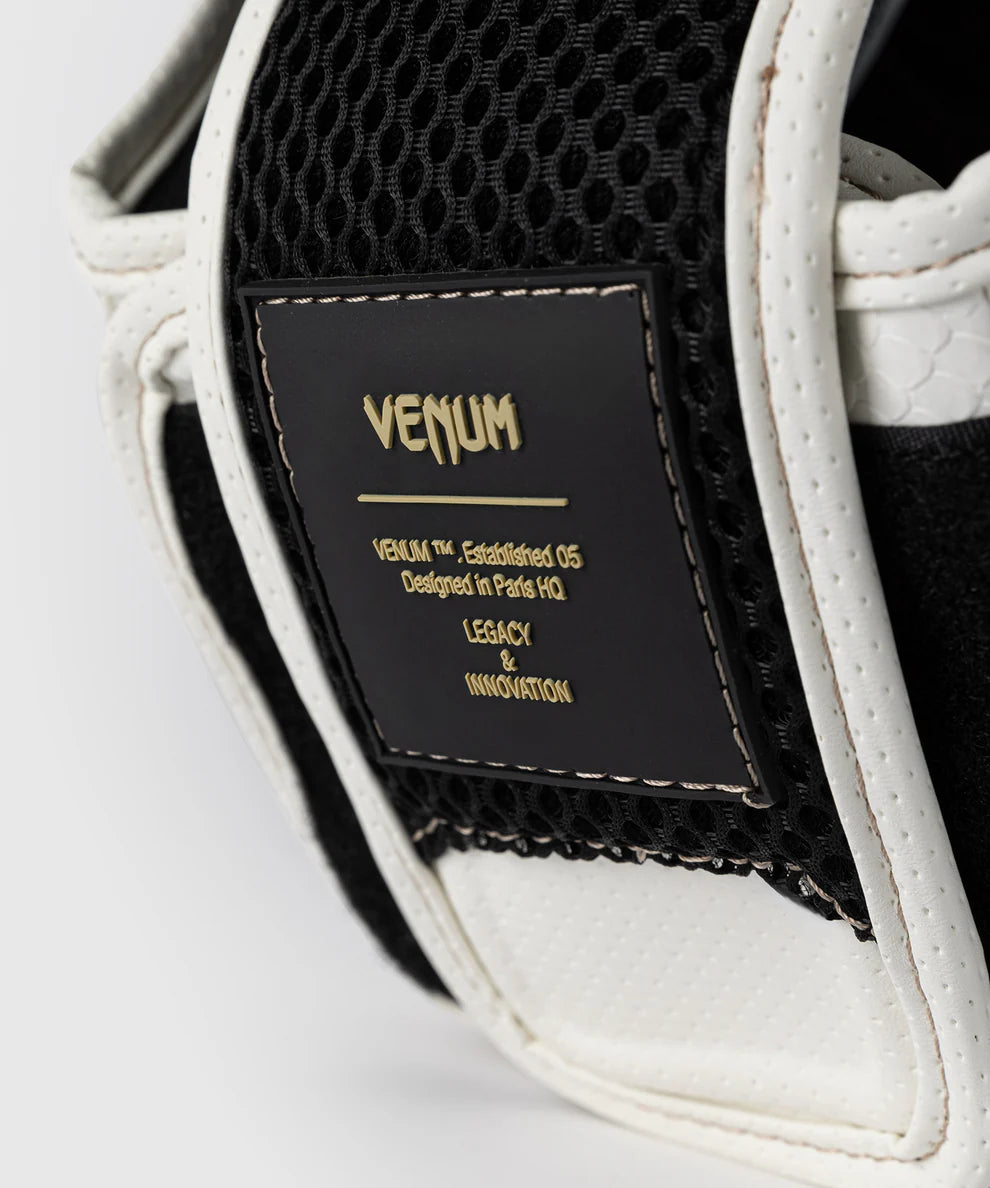 Venum Hoofdbeschermer Impact Evo Scales - Ivoor Wit