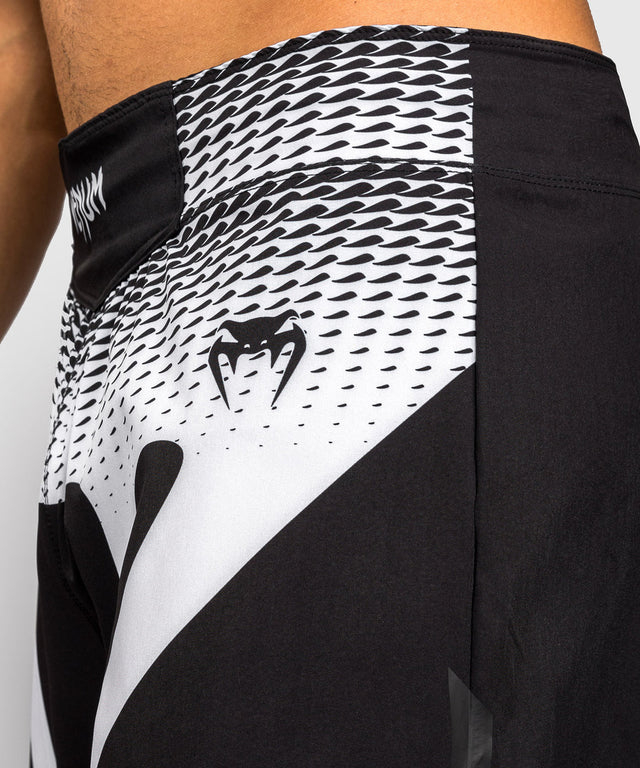 Calções de MMA Venum No Gi – Preto/Branco