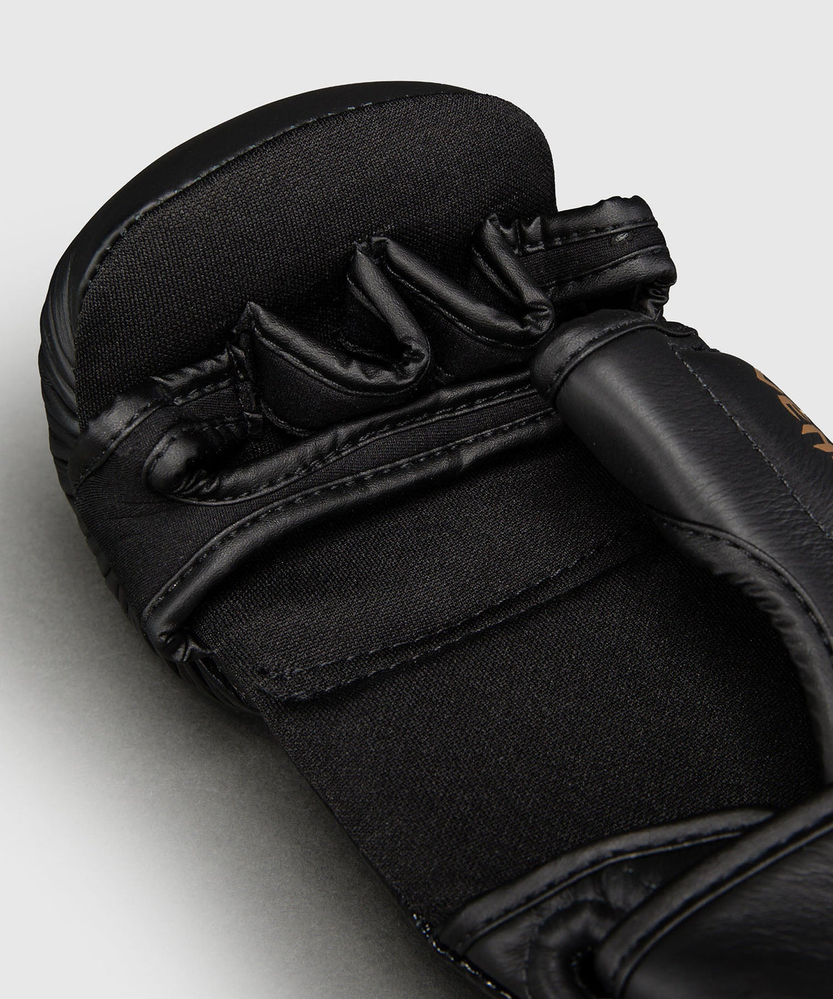 Venum MMA Handschoenen Attack 2.0 - Zwart/Goud