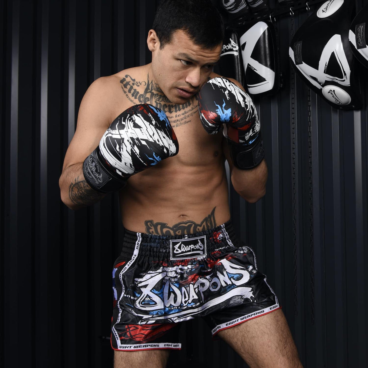 8 WEAPONS Muay Thai Shorts Cut Like A Blade 2.0 - Zwart