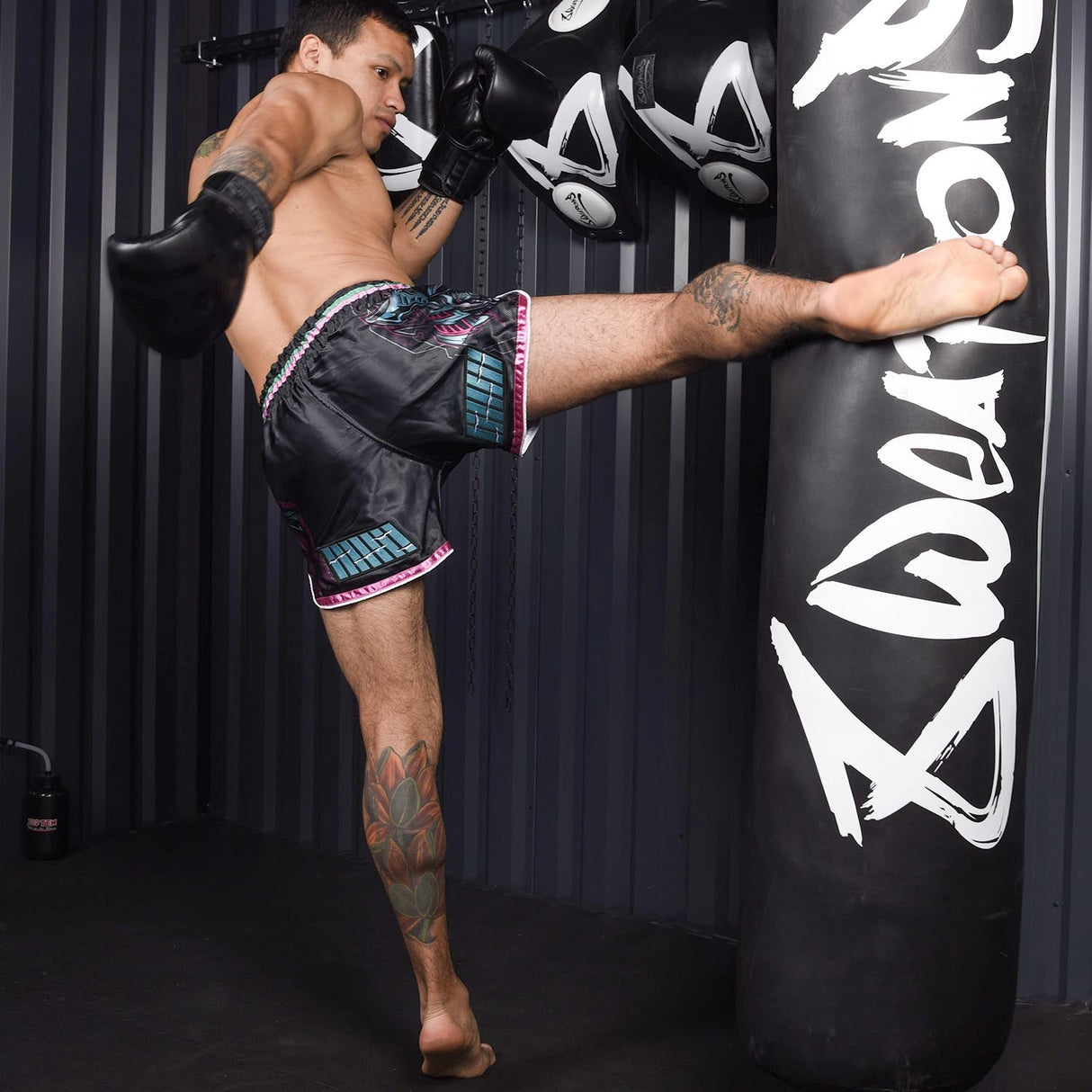 8 WEAPONS Muay Thai Shorts Samurai 2.0 - Cyber