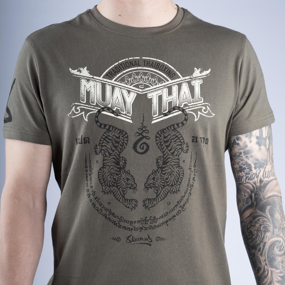 8 WEAPONS T-Shirt Sak Yant Tigers - Olijf