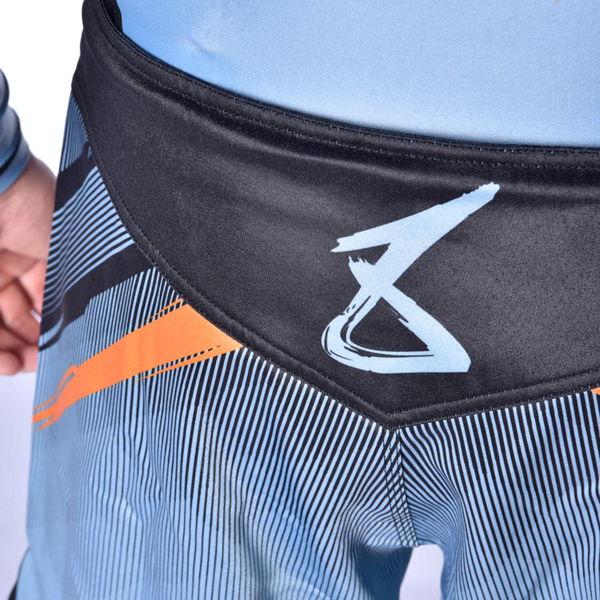 8 WEAPONS MMA Shorts Shift - Ijsgrijs/Oranje