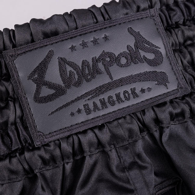Pantaloni scurți Muay Thai 8 WEAPONS Bangkok – Negru