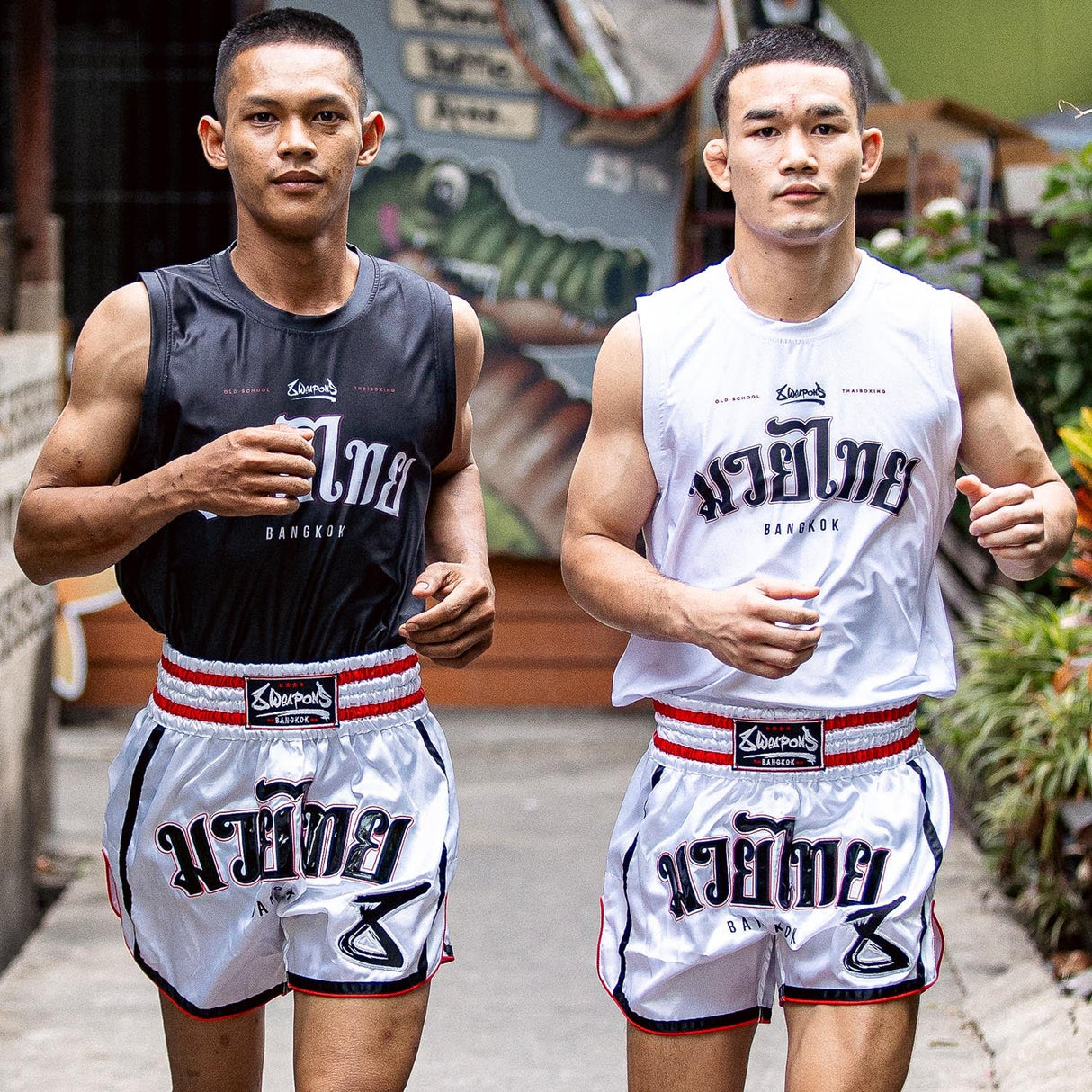 8 WEAPONS Muay Thai Shorts Bangkok - Wit/Zwart