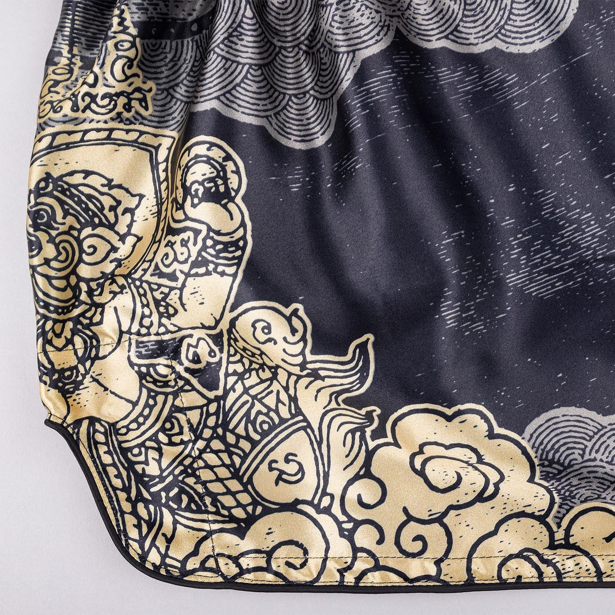 8 WEAPONS Muay Thai Shorts Hanuman - Zwart/Goud