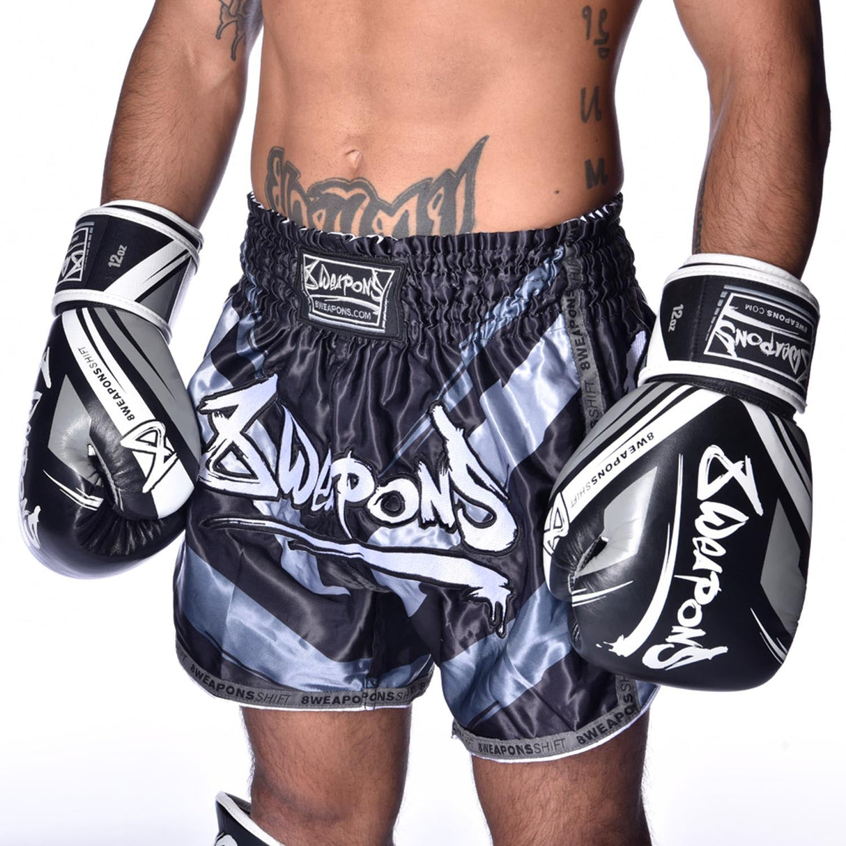 8 WEAPONS Muay Thai Shorts Shift - Zwart Mat