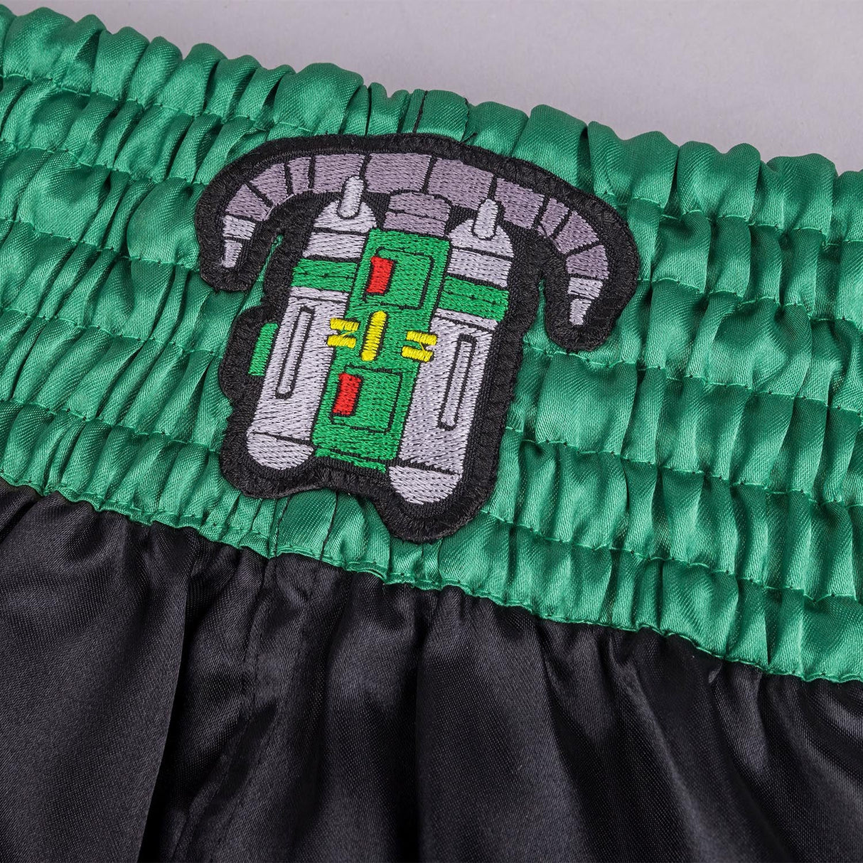 8 WEAPONS Muay Thai Shorts West Coast - Groen