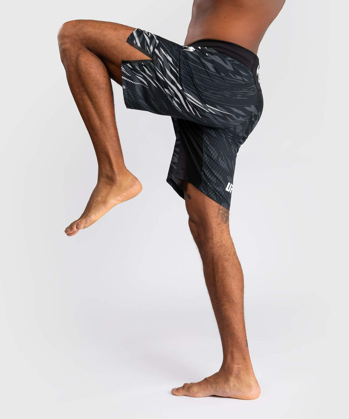 UFC Venum MMA Shorts Fight Night Fusion Long Fit - Zwart