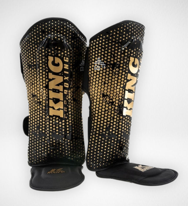 Caneleiras de kickboxing King Pro Boxing Hexagon Criança – Preto/Ouro
