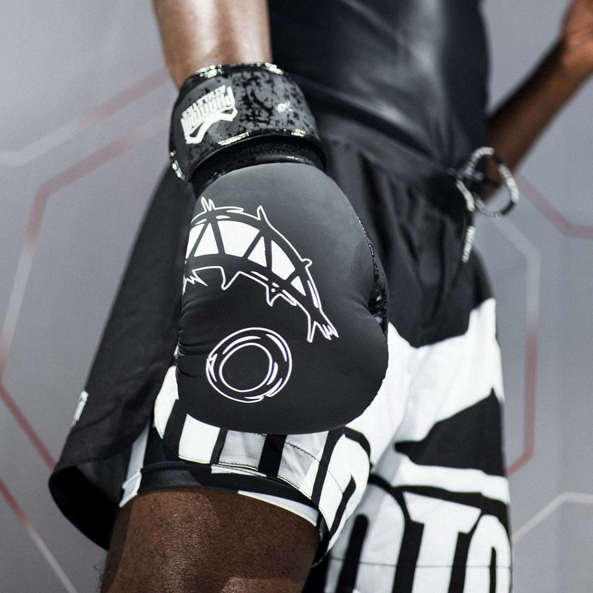 Phantom Athletics MMA Shorts Fusion-R 2in1 Savage - Zwart/Wit