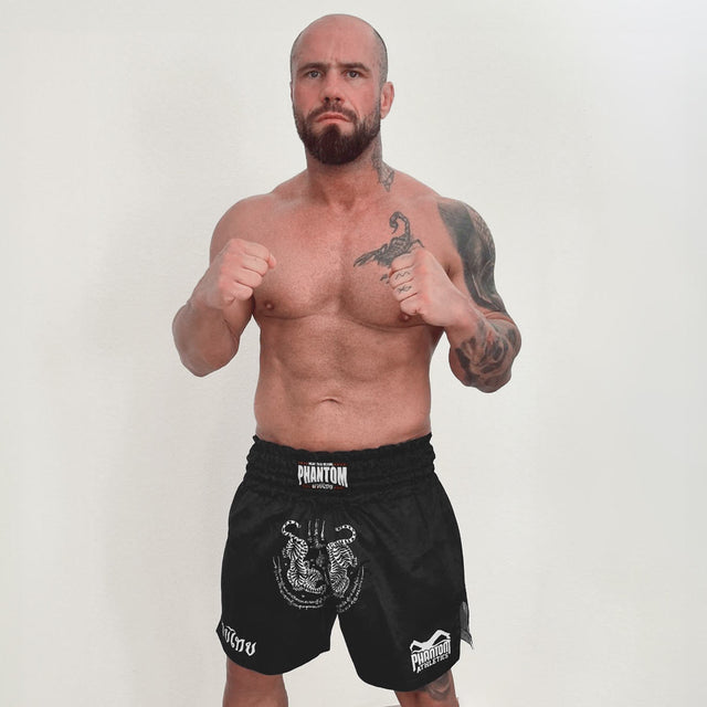 Phantom Athletics Muay-Thai-Shorts Sak Yant – Schwarz