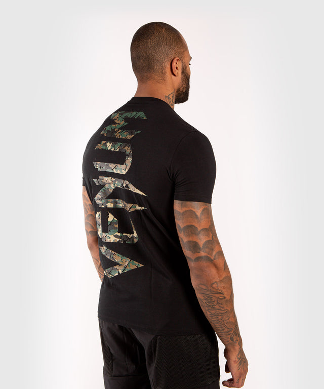 Camiseta Venum Giant – Negro/Camo