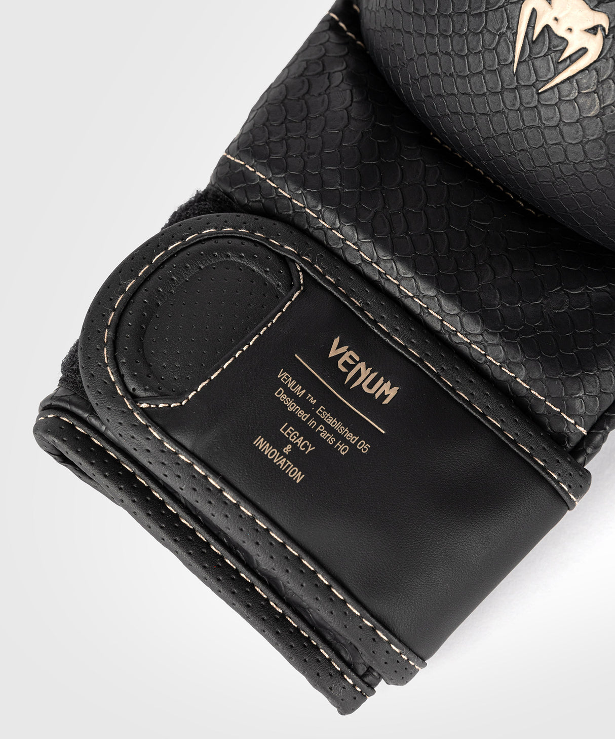 Venum MMA Handschoenen Sparring Impact Evo Scales - Zwart