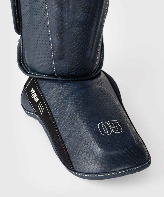 Venum Kickboks Scheenbeschermers Impact Evo Scales - Nachtblauw
