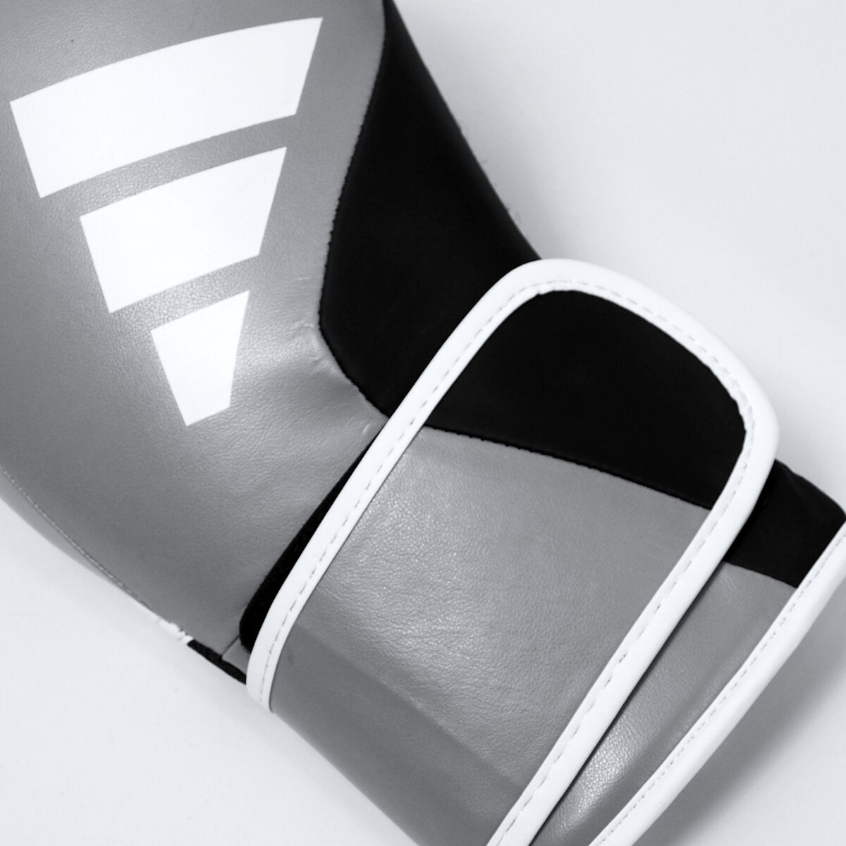 Guantes de boxeo Adidas Speed Tilt 200 – Plata/Blanco