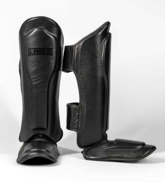 Caged Kickboks Scheenbeschermers 'X' Series - Zwart/Zwart