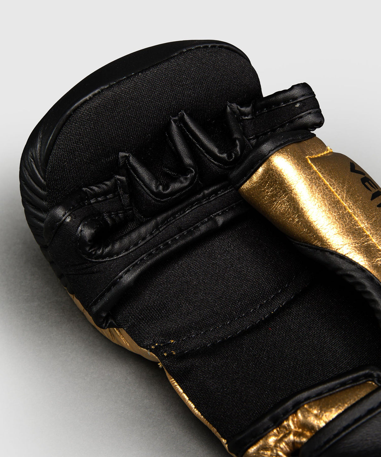 Venum MMA Handschoenen Attack 2.0 - Goud/Zwart