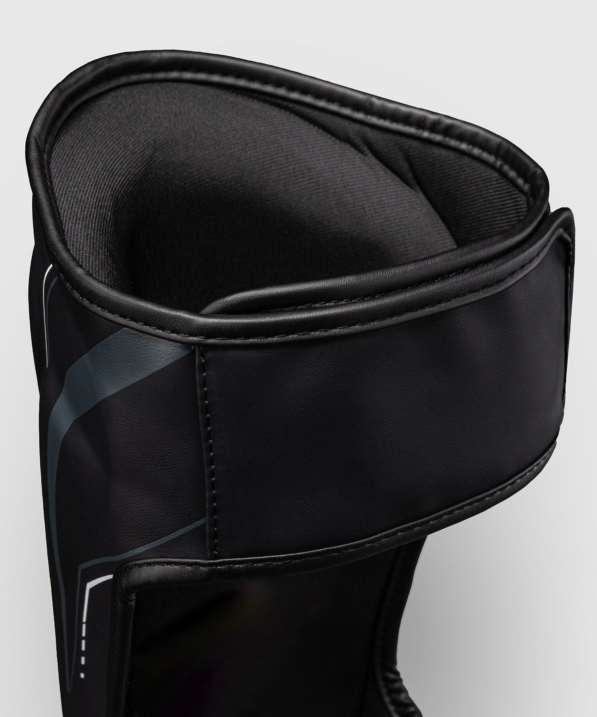 Venum Scheenbeschermers Streamline - Zwart/Wit