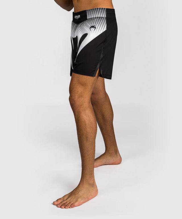 Calções de MMA Venum No Gi – Preto/Branco
