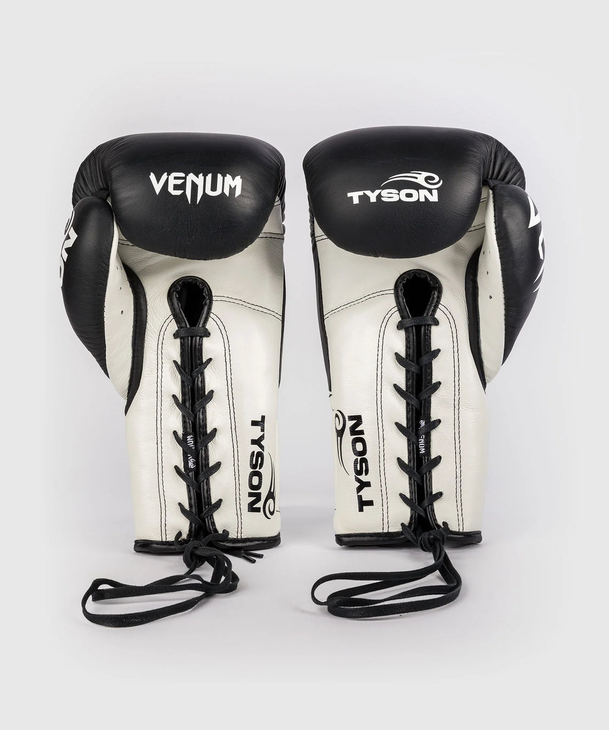 Venum Bokshandschoenen Giant 2.0 Mike Tyson Pro met vetersluiting - Zwart/Wit