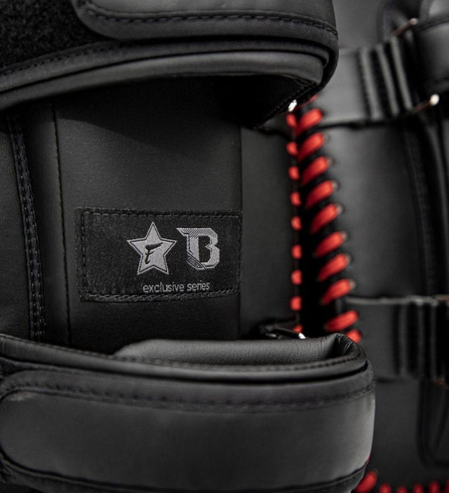Paos de Muay Thai Fairtex FXB – Preto/Vermelho/Branco