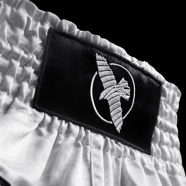 Hayabusa Muay-Thai-Shorts Core – Weiß