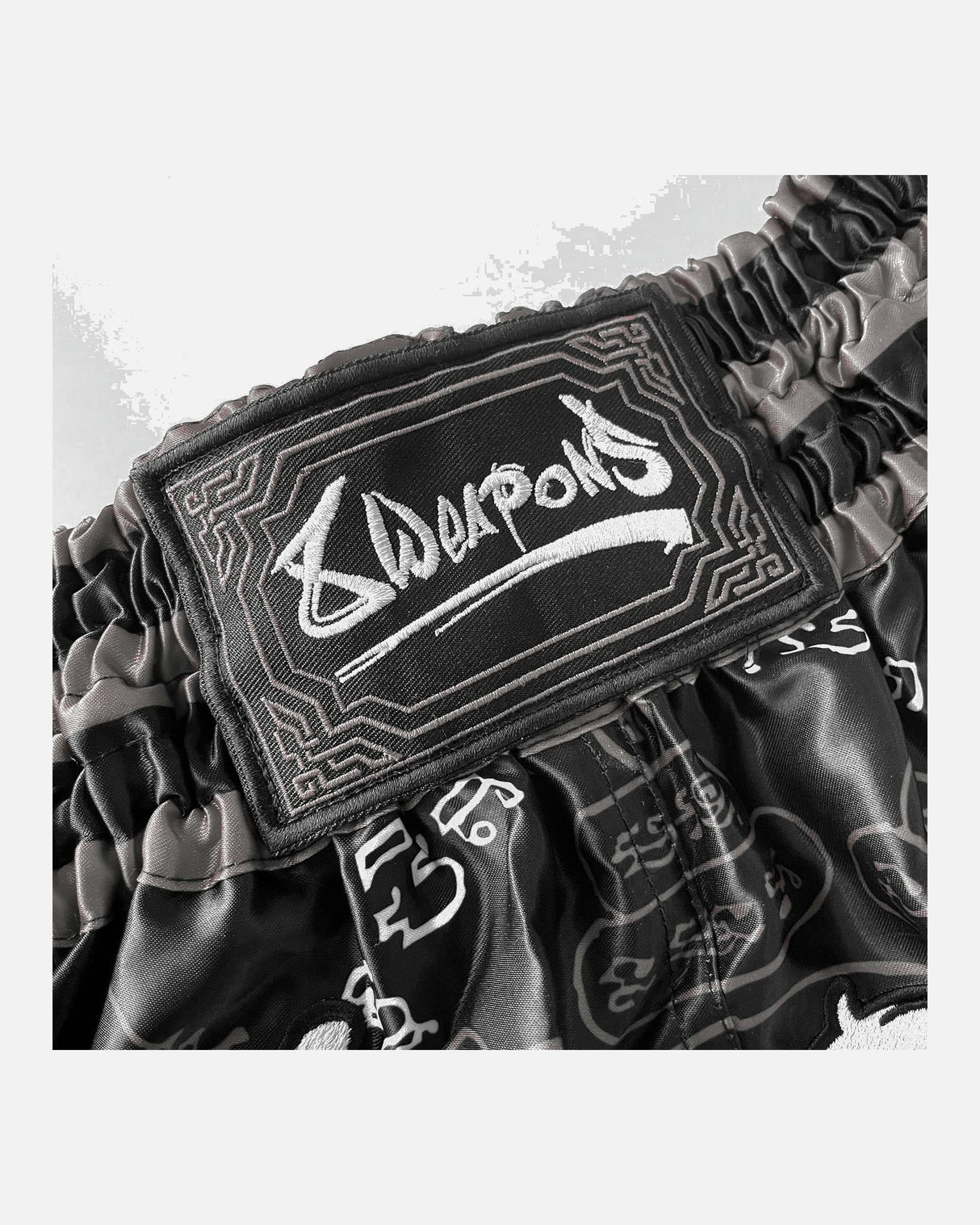 8 WEAPONS Muay Thai Shorts 8 Ways Yant 2.0 - Zwart