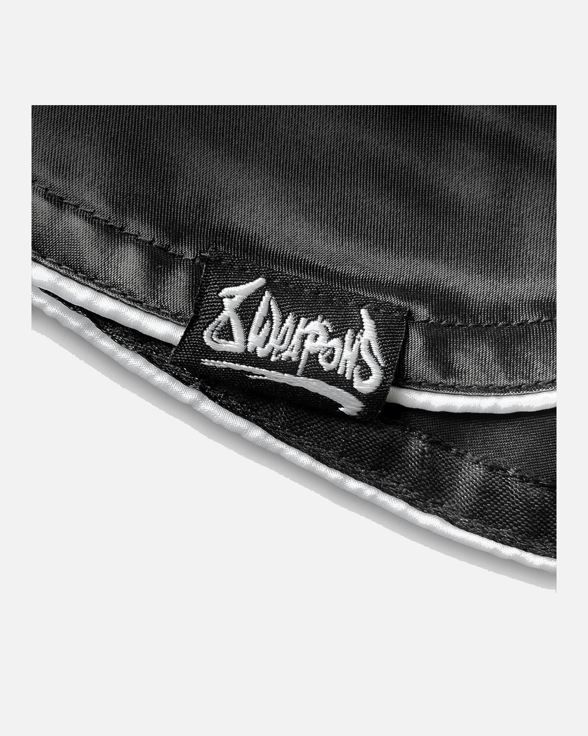 8 WEAPONS Muay Thai Shorts Mongkol - Zwart/Wit