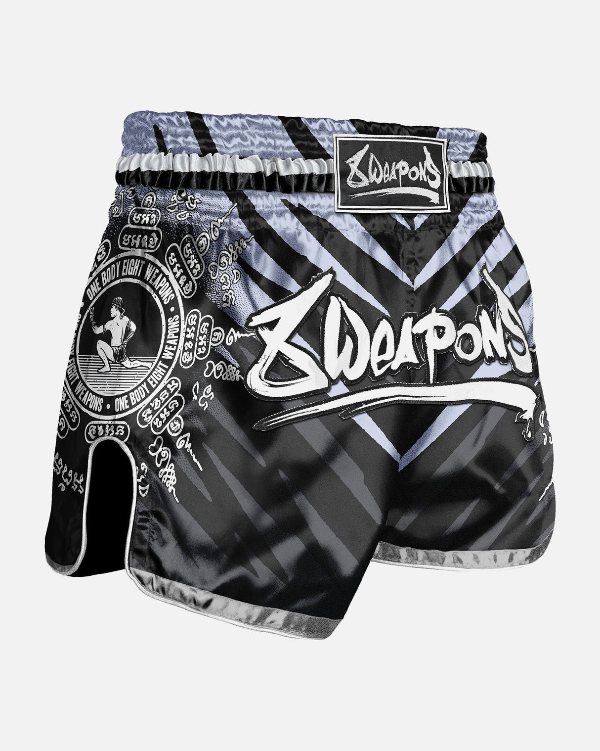 8 WEAPONS Muay Thai Shorts 8 Ways Yant - Zwart/Zilver
