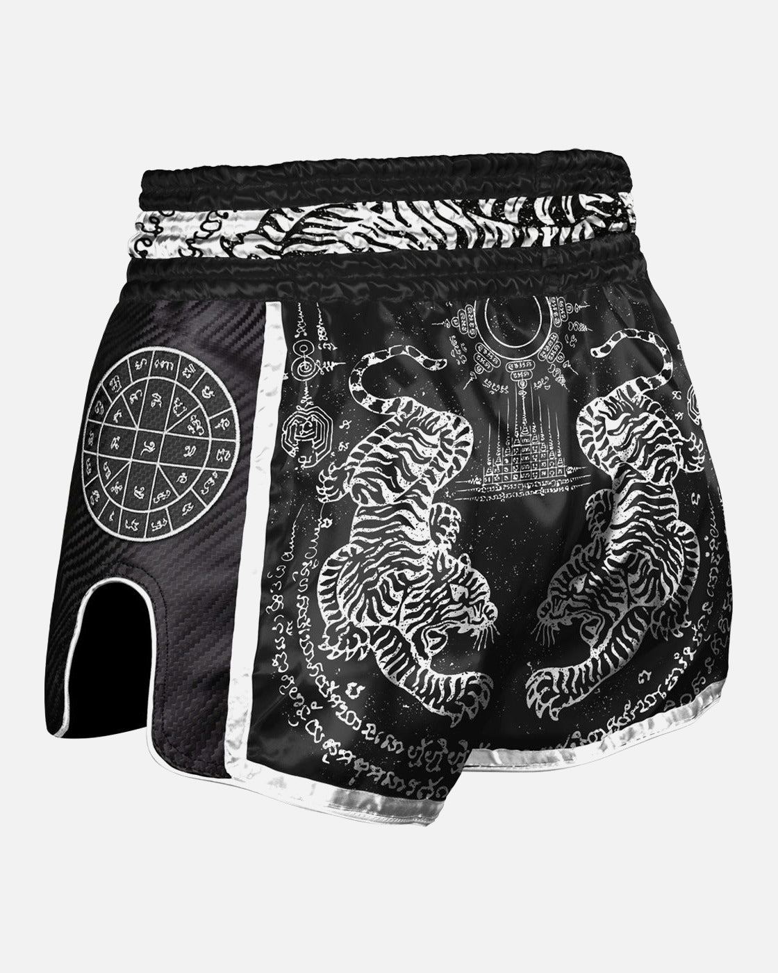 8 WEAPONS Muay Thai Shorts Carbon Sak Yant Tigers - Zwart