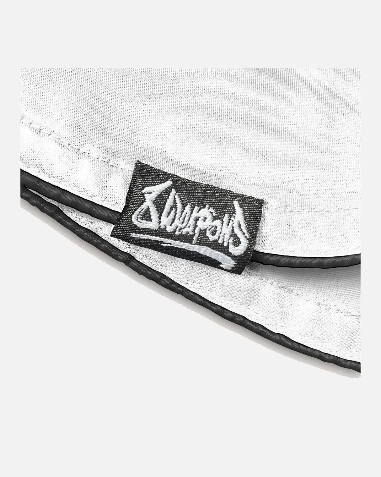 8 WEAPONS Muay Thai Shorts Mongkol - Wit/Zwart