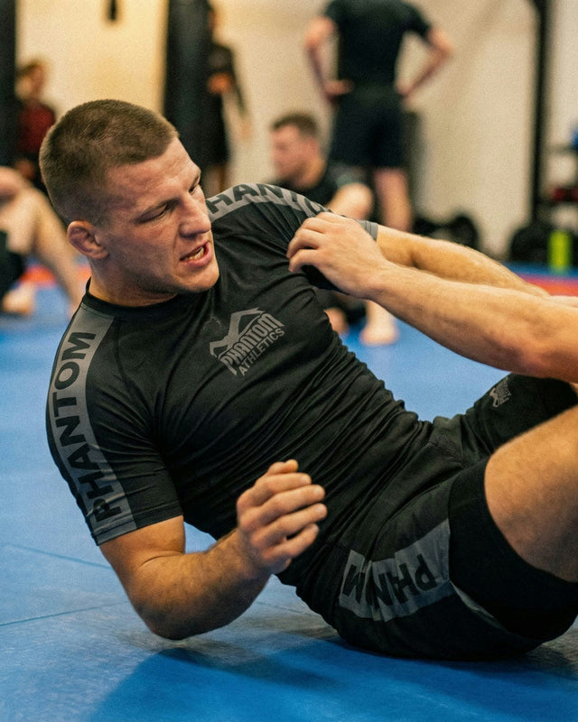 Rashguard Phantom Athletics EVO Apex Manga Corta – Negro/Gris