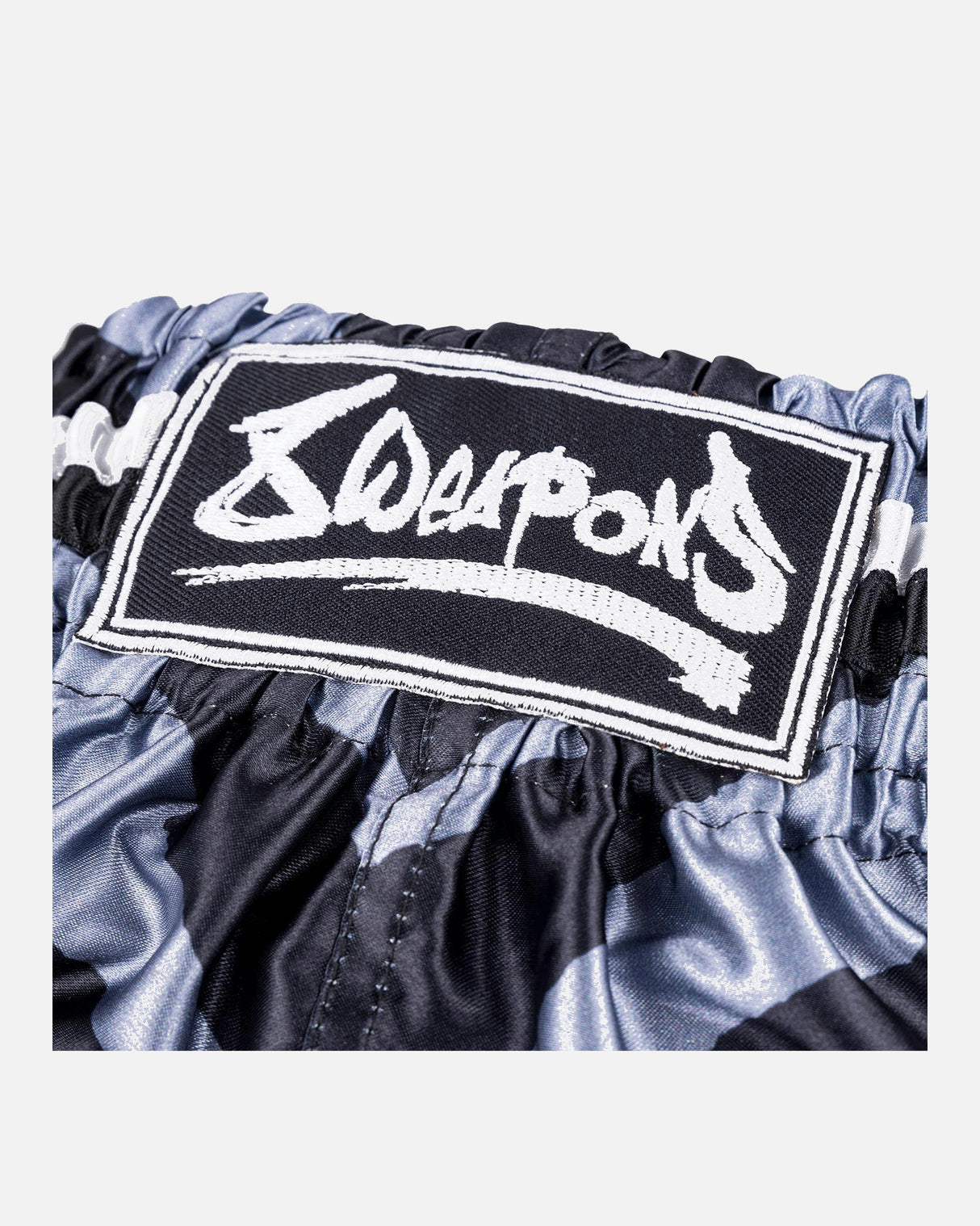 8 WEAPONS Muay Thai Shorts 8 Ways Yant - Zwart/Zilver