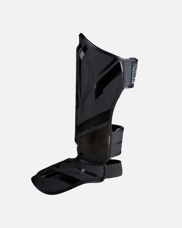 8 WEAPONS Schienbeinschoner Shift – Schwarz