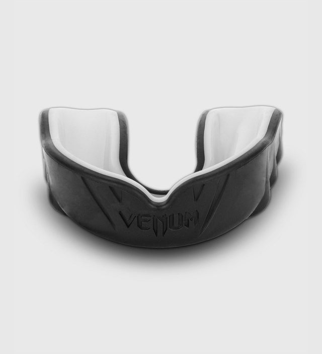 Protetor bucal Venum Challenger – Preto/Branco