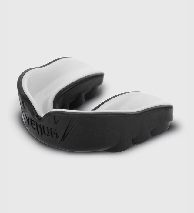 Protetor bucal Venum Challenger – Preto/Branco