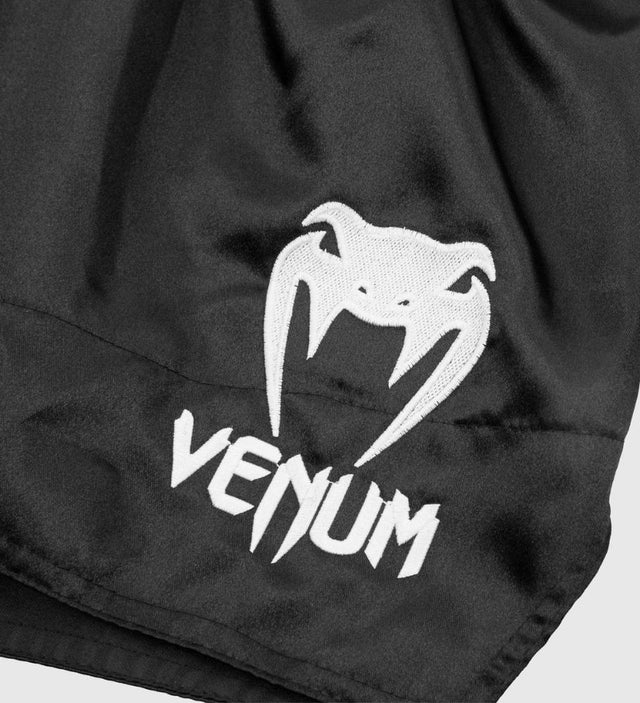 Calções de kickboxing Venum Classic – Preto/Branco
