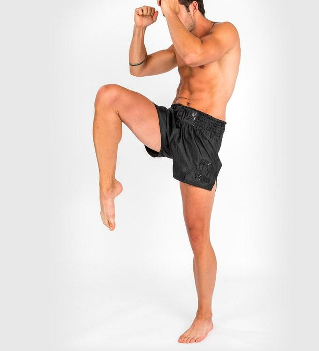 Calções de kickboxing Venum Classic – Preto/Preto